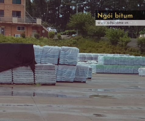 Hình – Ngói bitum CANA đang được tập kết tại nhà máy ở Hàn Quốc